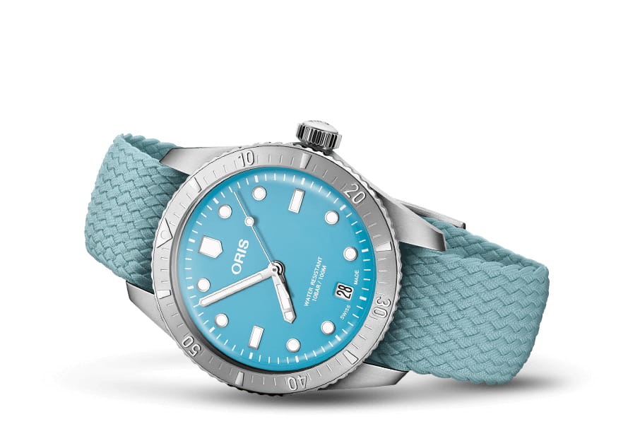 Oris Oris Divers Sixty‑Five 'Cotton Candy' 01 733 7771 4055-07 3 19 02S , наручные мужские часы фото под углом